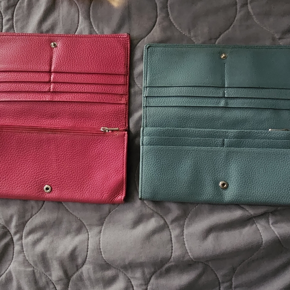 Longchamp Wallets - Picture 3 of 8